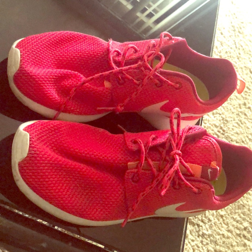 Roshes Nike athletic shoes